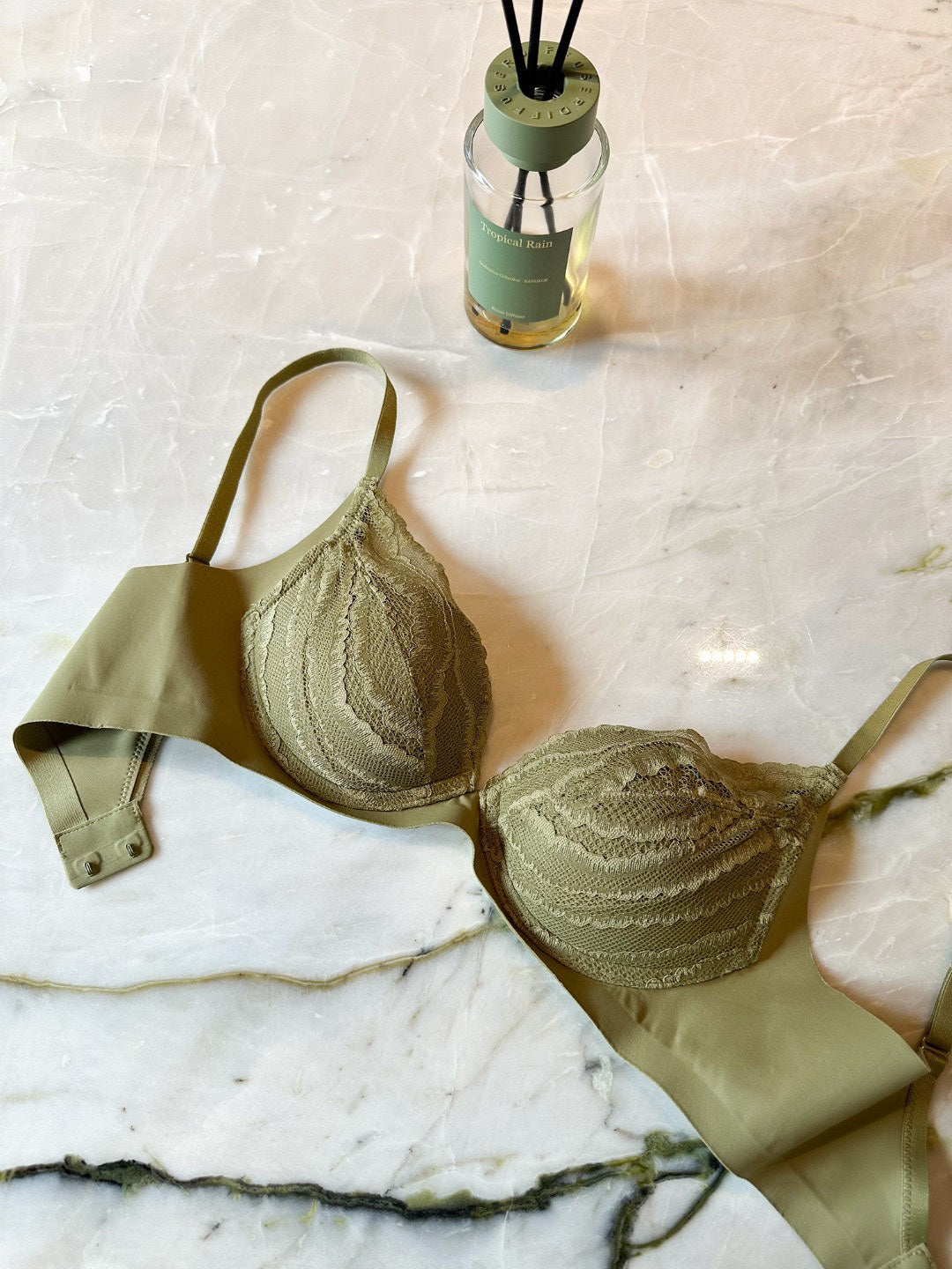 Small Breast Size Exaggerating Bra ~ Thick Cup Petals Push up Deep V Water Bag Coaster Lace Bra Soft Steel Ring Women's Intimates Bra